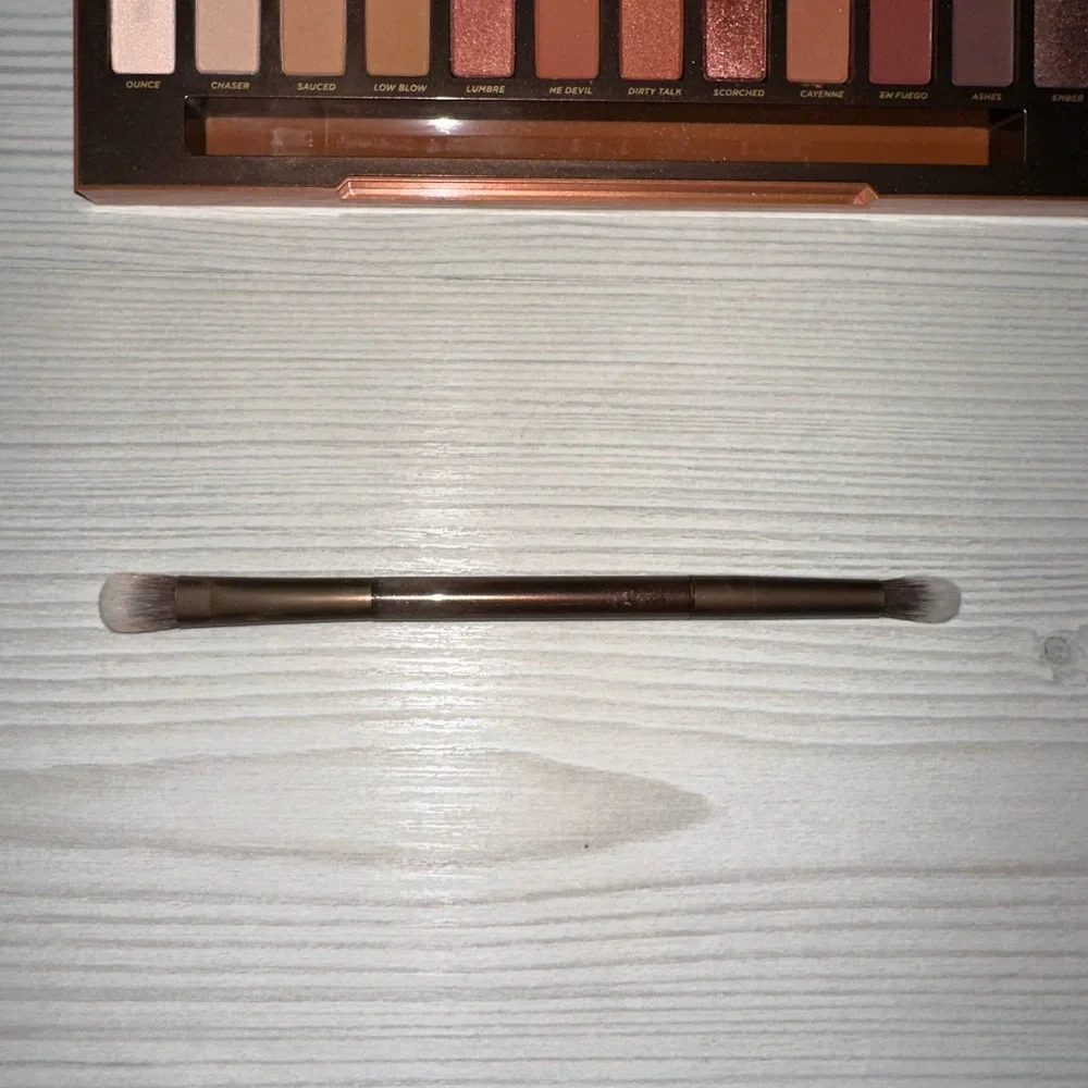Urban Decay Naked Heat Palette - Copper & Gold Ombre - Picture 4 of 5